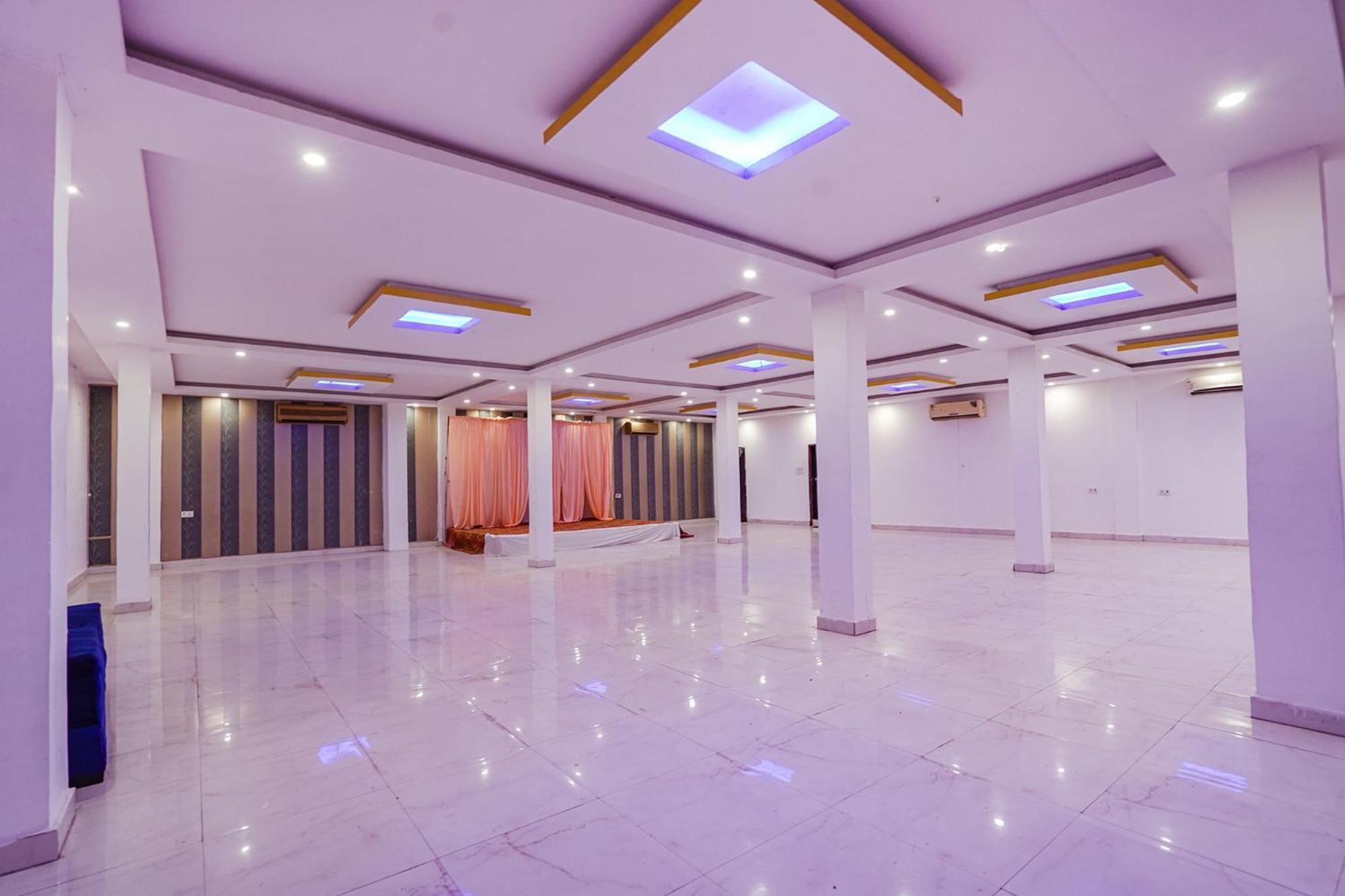 Hotel Fabexpress Aditya Grand Lucknow