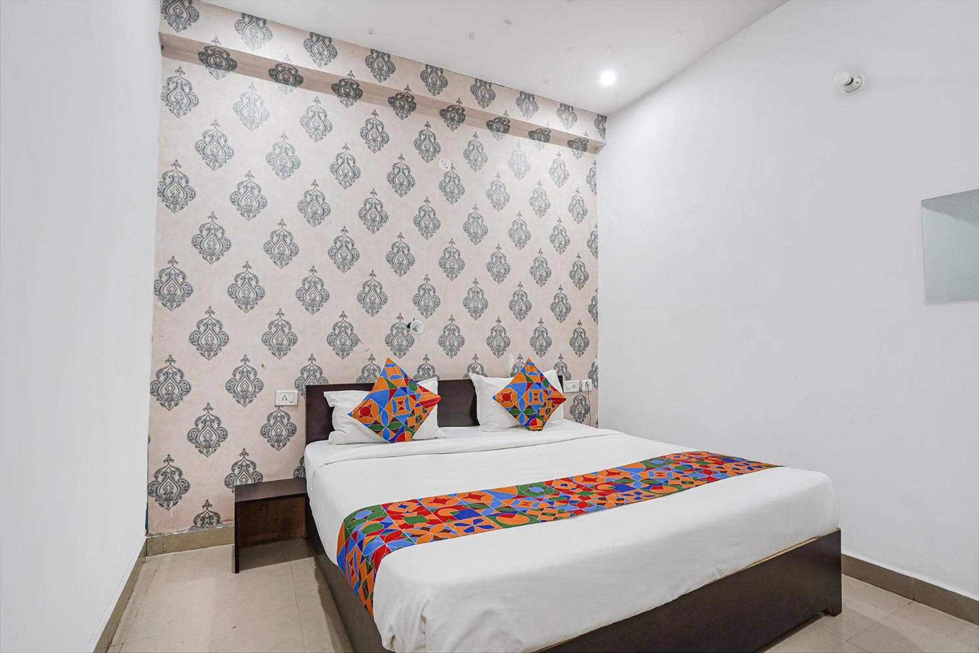 Fabexpress Aditya Grand Hotel Lucknow
