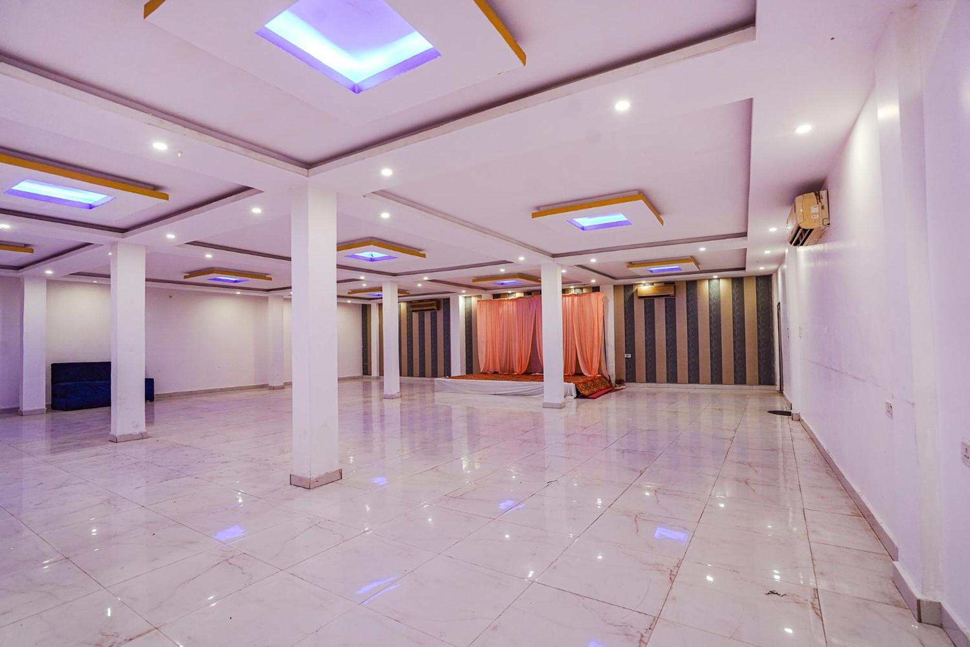 Hotel Fabexpress Aditya Grand Lucknow